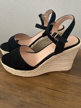 Black Women’s Wedge Sandals Size 7